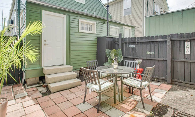 Freret Apartamento | Visit Tulane & Loyola: Walkable Paradise in NOLA!