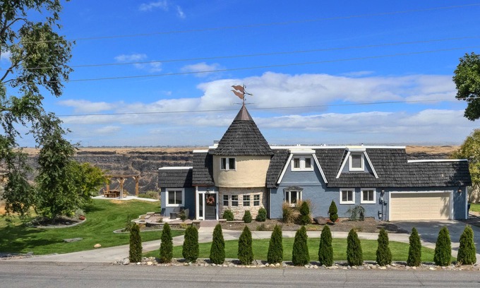 Twin Falls Casa | Vista Cliff House, Stunning View from Canyon Rim next to walking/bike trail!
