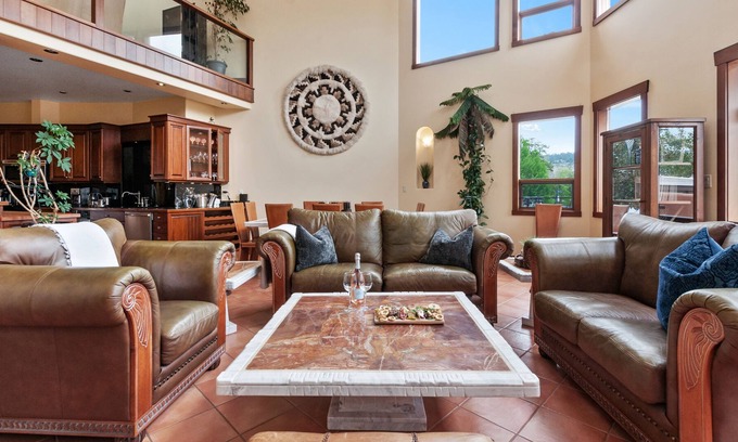 Okanagan-Similkameen Apartamento | Vista Del Luna - 4 bedroom 3500 sq ft. Santa Fe-style Penthouse on Okanagan Lake