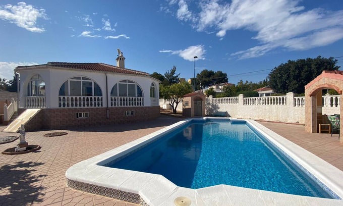 Pinar de Campoverde Chalet De Esquí | Relaxing retreat in Pinar de Campoverde