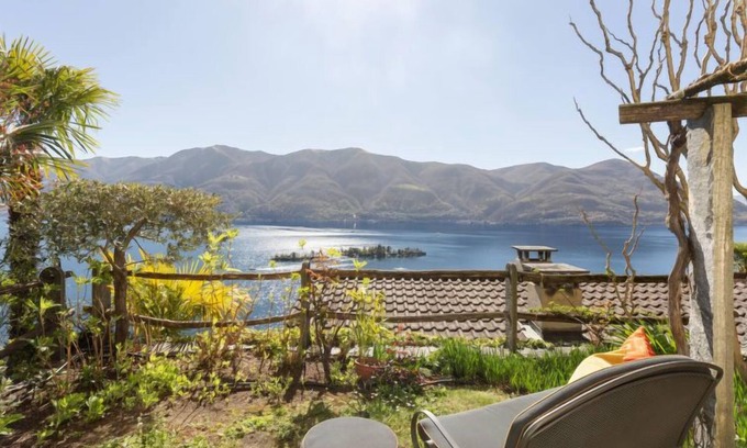 Porto Ronco Apartamento | Vista Isole di Brissago by Interhome