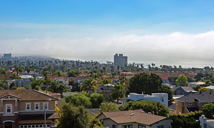 La Jolla Mesa Casa | Vista La Jolla offers a central location to world famous La Jolla beaches