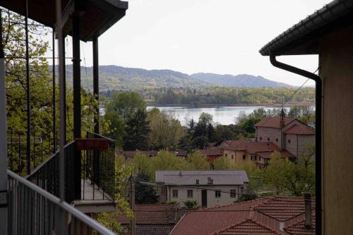Calcinate del Pesce Apartamento | [Vista lago]-Appartamento funzionale con vista