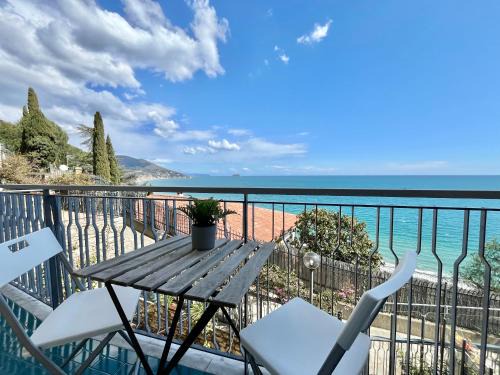 Laigueglia Apartamento | Vista Mare & AC - Smeraldo Apartment