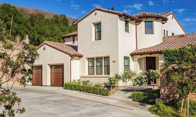 Thousand Oaks Casa | So-Cal Contemporánea Española