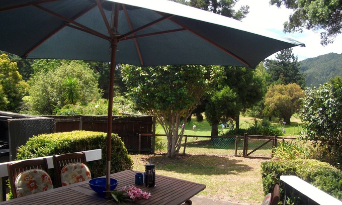 Pauanui Cabaña | VISTA VERDE - PAUANUI BACH, family friendly, with a garden in Pauanui