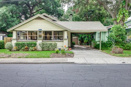 East Lake Morton Casa | Vistabula Historic Cottage - Walk to FSC & Downtown Lakeland