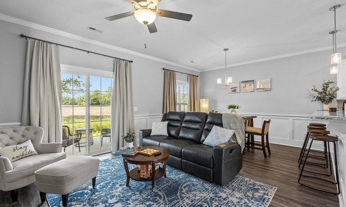 Greenville Casa | Vistapoint, minutes away from ECU/hospital, restaurants, and city attractions.