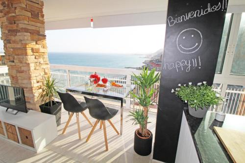Vista Hermosa Apartamento | Vistas al mar. Gran salon. Playa a 1 minuto. WiFi