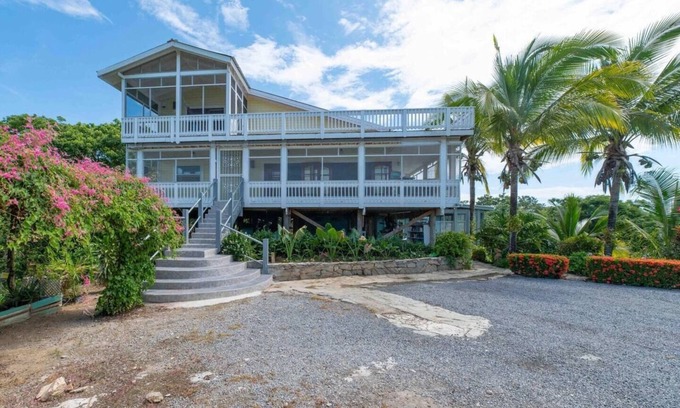 Politilly Bight Apartamento | Vistas360- 6 Bedroom Private Retreat