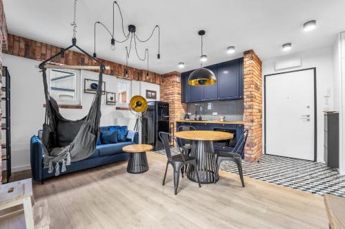 Praga Apartamento | Vistula Loft Blue Apartment by BookingHost