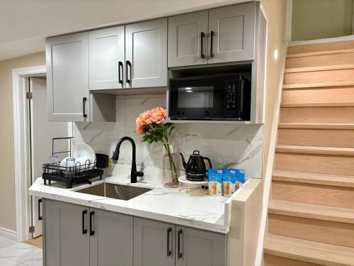 Bathurst Manor Casa | Vita House near Downsview and Yorkdale Shopping Center