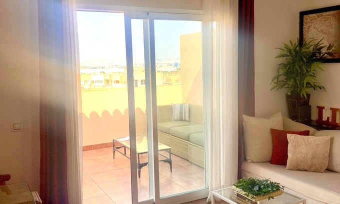 Roquetas de Mar Apartamento | ÁTICO VIVALDI entre Centro y Playa -Aire Acondicionado -Piscina -Gimnasio-Garaje