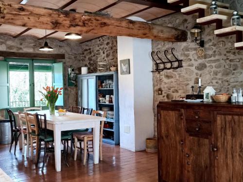 Mieras Casa | Vivalidays Casa Rural Anna Mieres Gerona