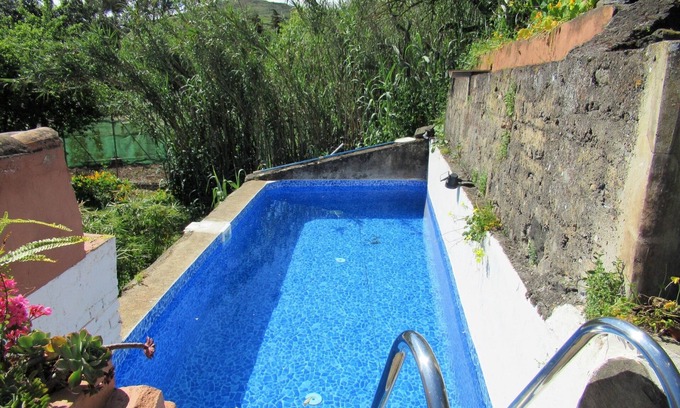 La Solana Cabaña | Vivelorural: Alpendre de Ayala, piscina y jardín