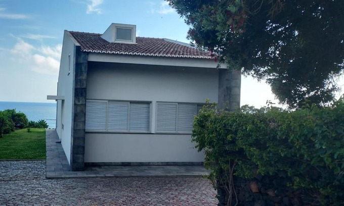 Caloura Casa | Vivenda Moura, Caloura