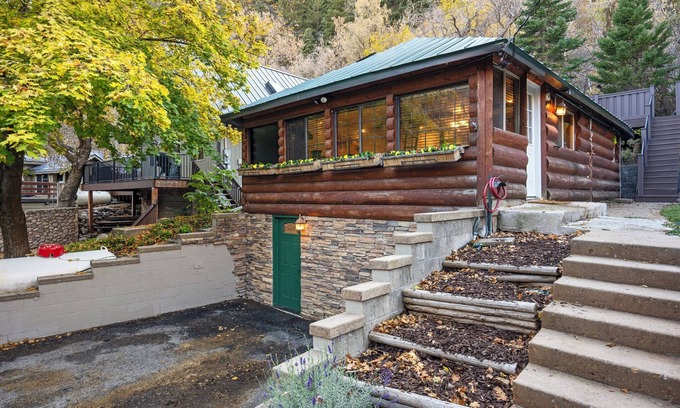 Snowbird Cabina | Vivian Park Retreat w/ Hot Tub Provo Canyon Getaway