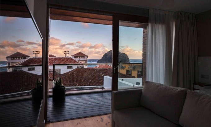 Garachico Apartamento | Vivienda El Ciprés. Terraza con espectaculares vistas al Mar.