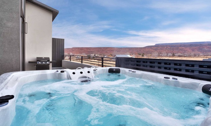 Moab South Valley Condominio | Vizcaya #2 - Moab's Newest Luxury Rental (Hot Tub)