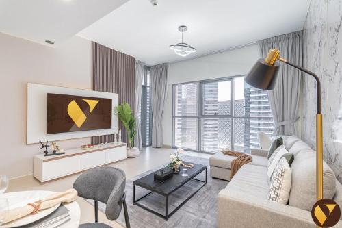 Madinat Zayed Apartamento | Vogue Bellevue Downtown - Stylish One Bedroom Apartment with Balcony, Walkable to Burj Khalifa and Dubai Mall, Fully Renovated