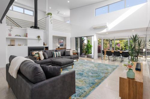 West Busselton Casa | Vogue Design Footpath to the beach