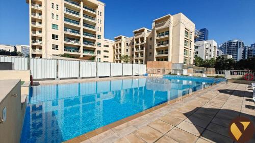 The Greens Apartamento | Vogue Residence The Greens & Views, Dubai Elegant Living with Pool, Gym & Kids Playground