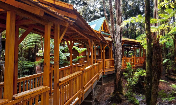Volcano Cabaña | Volcano Places Laukapu Forest Cottage