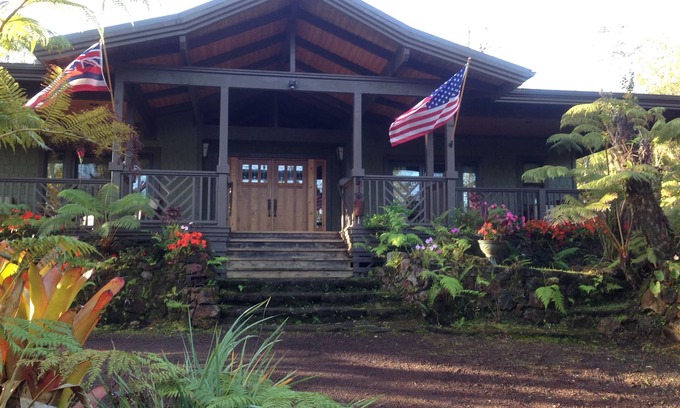 Royal Hawaiian Estates Casa | PARQUE NACIONAL DE VOLCANES ABIERTO! ESTADO PRIVADO DE 3 ACREAS, 3 SUITES DE LUJO, TINA CALIENTE