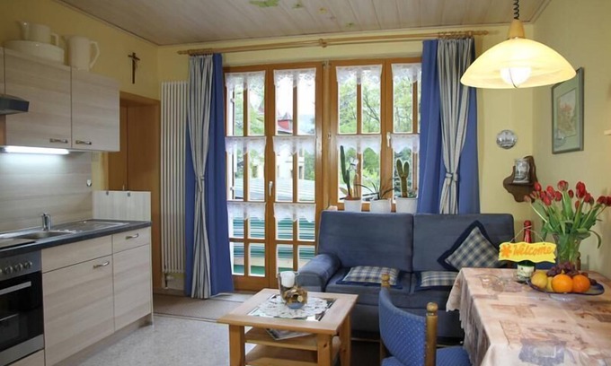 Bayerisch Eisenstein Apartamento | Apartamento totalmente equipado para tres personas con balcón.