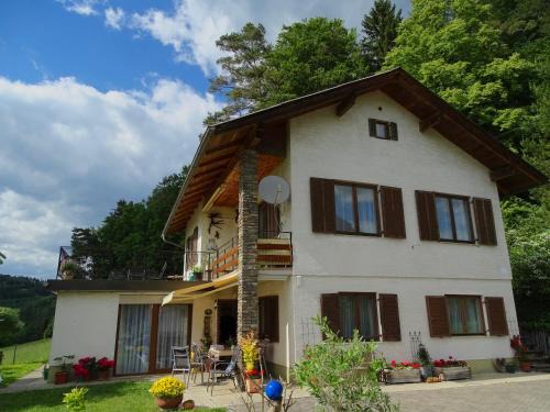 Kainbach bei Graz Apartamento | Vorstadt-Appartement Haus Monika