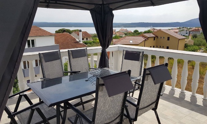 Raslina Apartamento | Vrbo Property