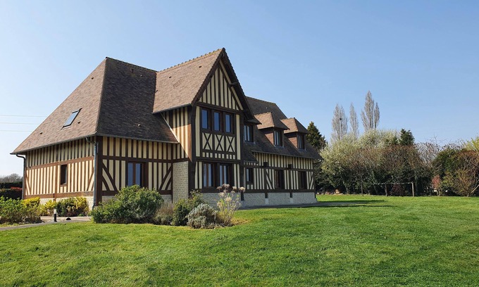 Fontaine-la-Louvet Casa | Vrbo Property