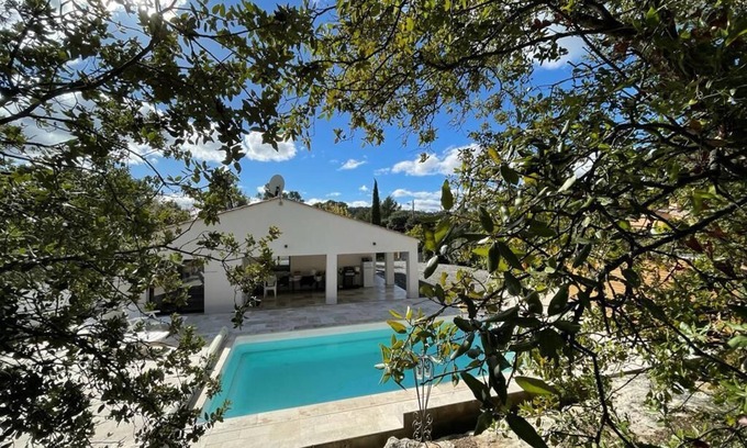 Sillans-la Cascade Villa | Villa