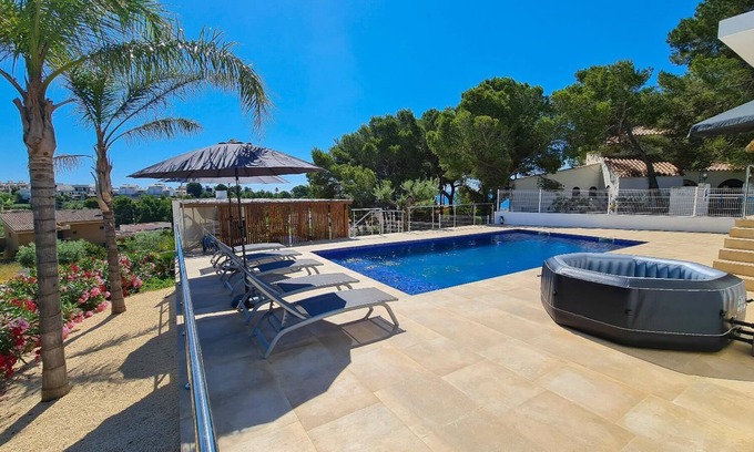 L'Ampolla Chalet De Esquí | Chalet vistas al mar con piscina y jacuzzi