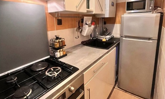 Gennevilliers Apartamento | Vrbo Property