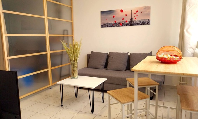 Houilles Apartamento | Vrbo Property