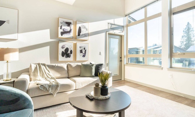 Stanwood Apartamento | Modern Apartment in Prime Location (ID9541X01)