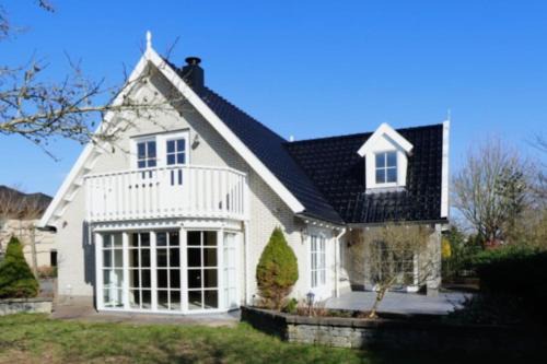 Zeewolde Villa | Vrijstaande villa met grote tuin, 4 slaapkamers en sauna