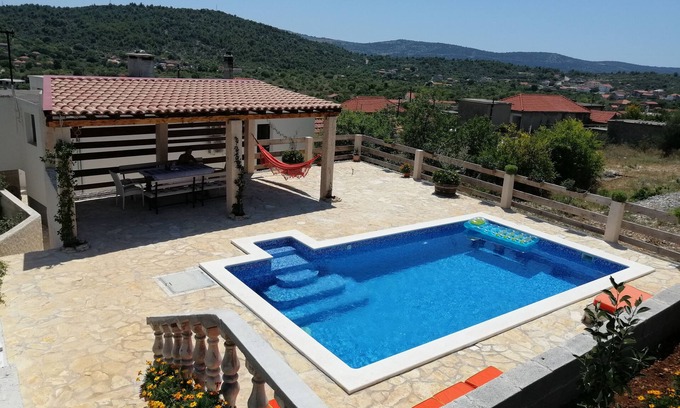 Seget Casa | Vrsine en el corazón de Dalmacia es la región más hermosa de Croacia.