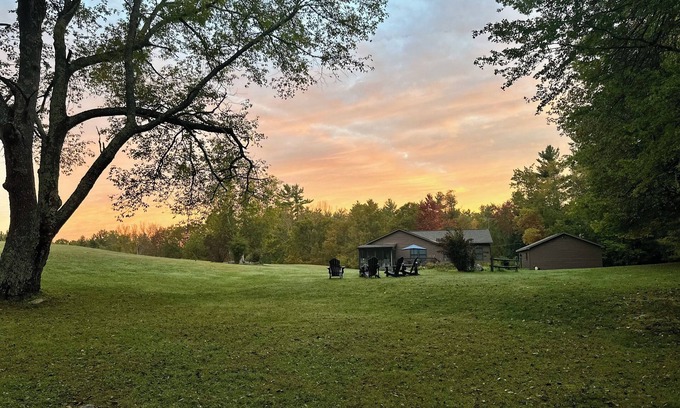 Bennington Casa | VT at its best! Near hiking trails, museums & colleges.