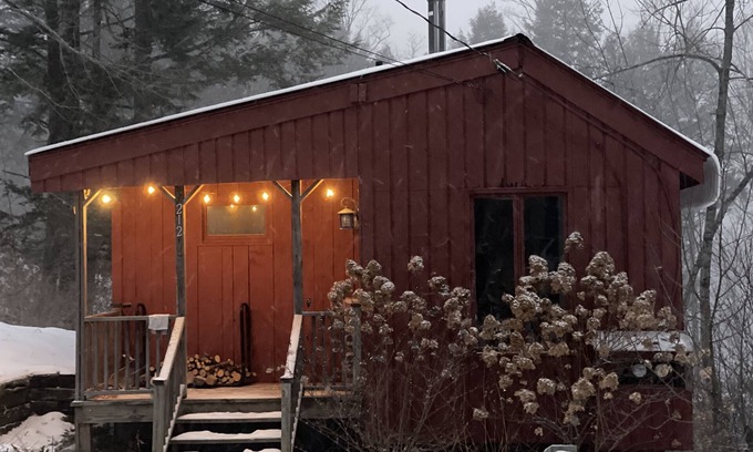 Londonderry Cabina | VT Cabin overlooking the West River and Village