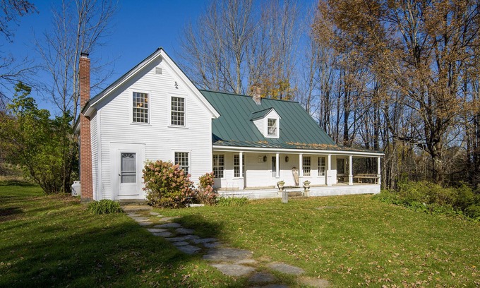 Chester Otro | VT Farmhouse with Private Meadow & Pond!