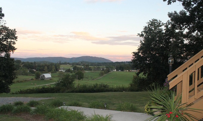 Blacksburg Casa | VT Football Alquiler de graduación VT y Radford: ambiente tranquilo y privado