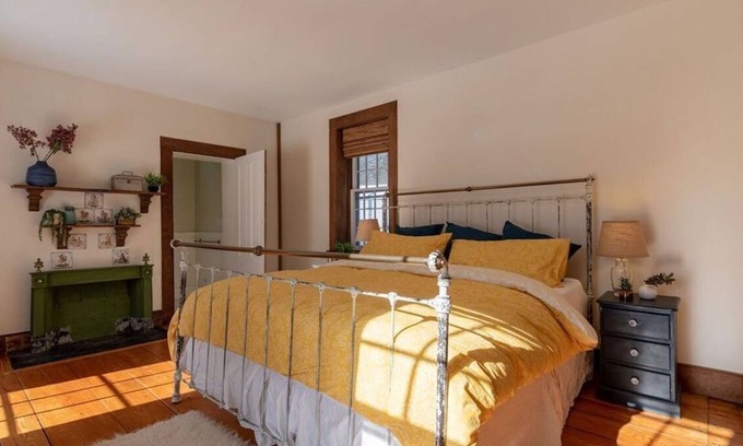 Cavendish Casa | VT Retreat - TV + Hot Tub + Pool Table