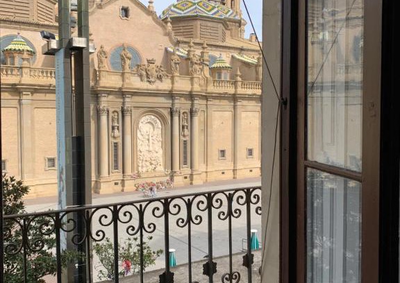 Centro histórico de Zaragoza Apartamento | VTZ El Balcón a la Basílica V - vistas inmejorables a la Basílica del Pilar!