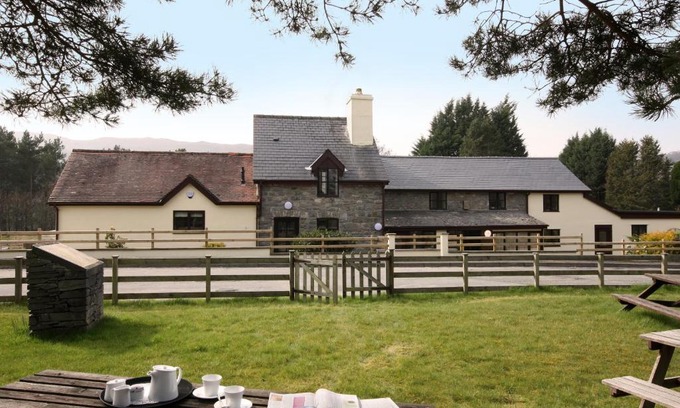 Llanwrthwl Casa | Vulcan Lodge Cottages