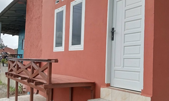Berastagi Cama Y Desayuno | Vulkaan homestay with vulcano view and landmark