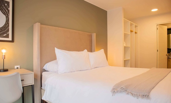 Miraflores Apartamento | w Elegant 2BR w/Great Balcony in Miraflores
