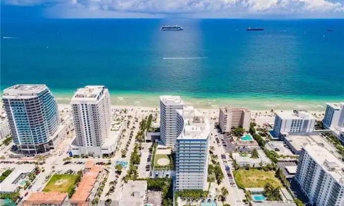 Barrier Island Apartamento | W Hotel - Beachfront 2 bedroom oasis