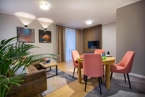 Koszalin Apartamento | W&K - Blue Suite - Faktura VAT, Szybkie Wi-Fi, Netflix, Parking w garażu, Blisko dworca i centrum